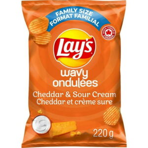 Wavy Lay's Cheddar & Sour Cream flavoured potato chips, 220g
